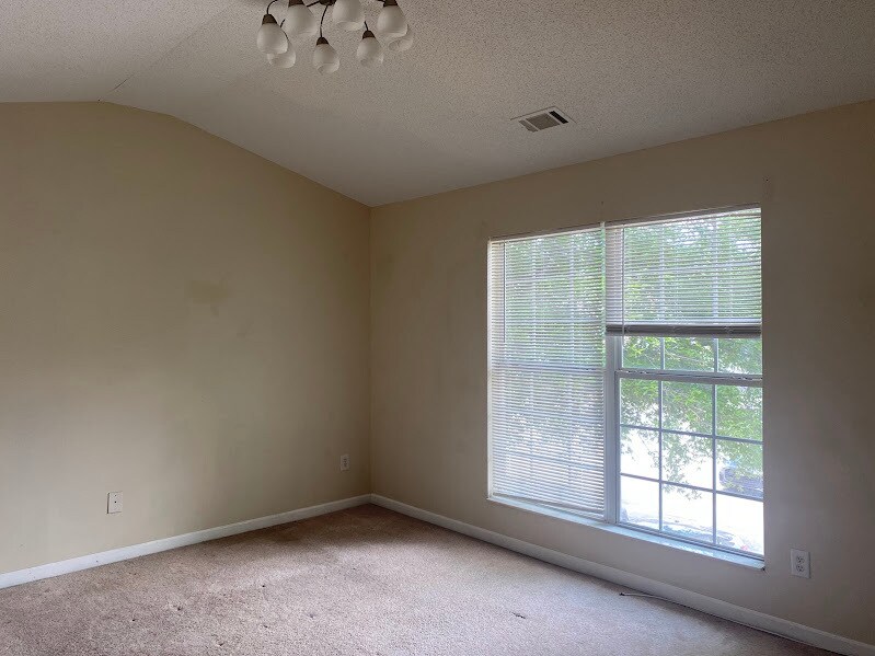 MASTER BEDROOM - 2858 Parkway Close