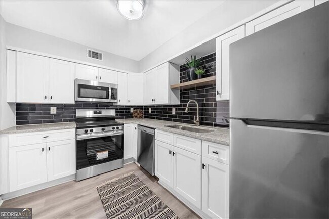 Building Photo - 3091 Colonial Way