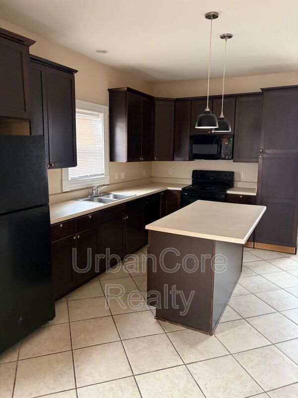 Building Photo - 410 N 32nd St