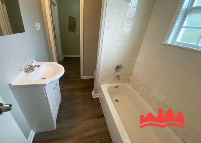 Building Photo - 944 Semmes St