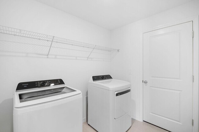 Building Photo - Brand New construction 4 bedrooms 2 bathro...