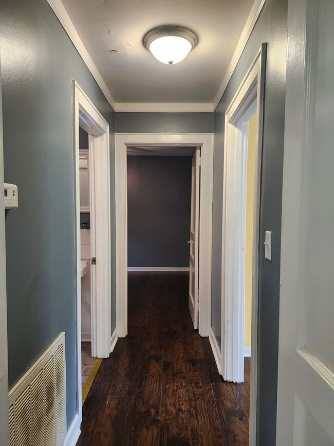 Building Photo - 2 Bedroom 1 Bath home near Stuart Heights ...