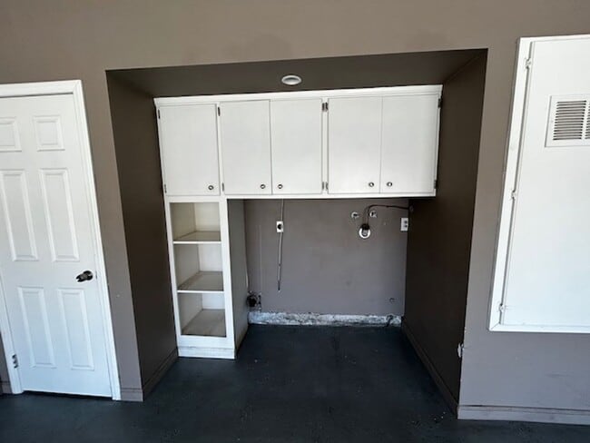 Building Photo - DON'T MISS OUT! HOME AVAILABLE BEGINNING OF MAY