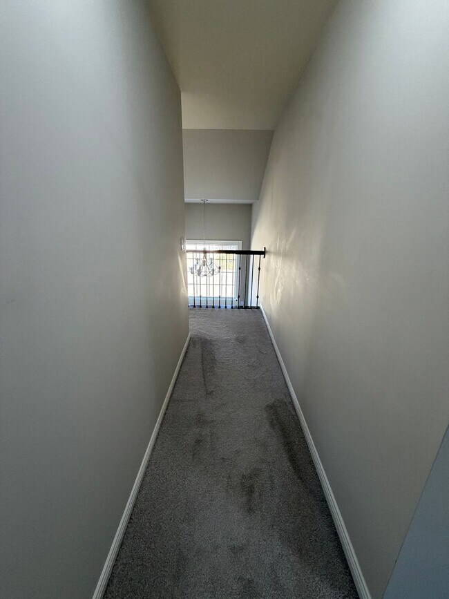 Building Photo - 13776 Grandeur Ave