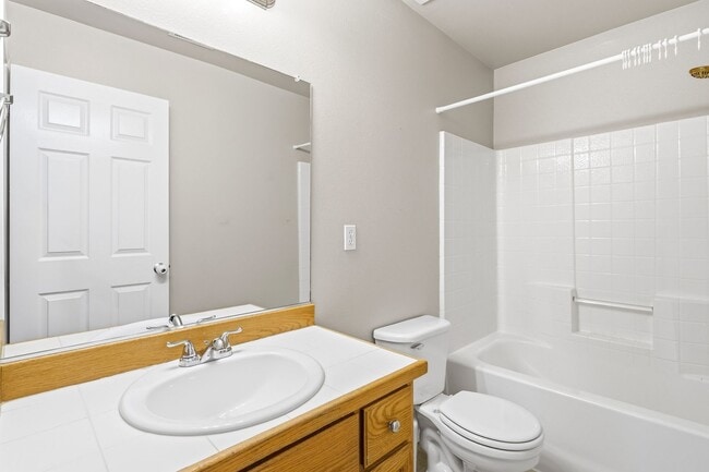 Building Photo - 3 Bedroom 2.5 Bath Home in Kelly Creek Estates