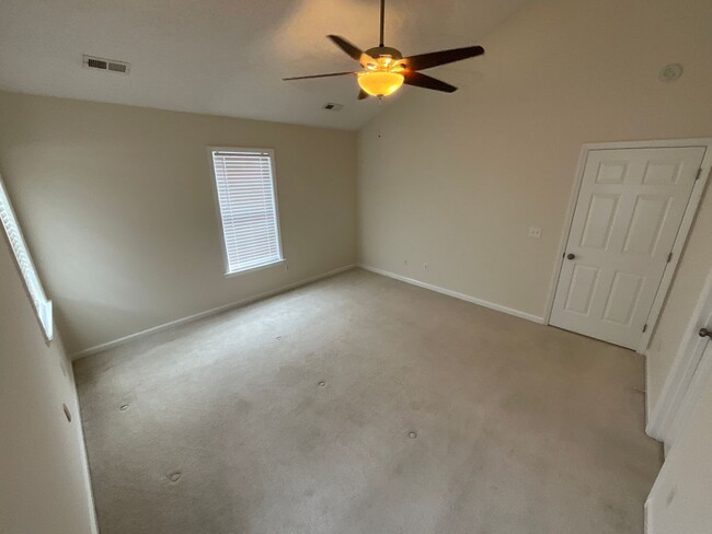 Building Photo - Beautiful 3 bed, 2.5 bath + Bonus room Loc...