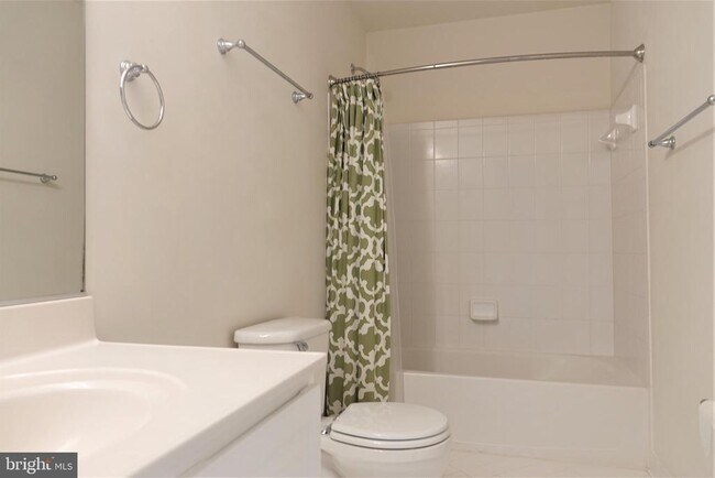 Building Photo - 1115 Crestfield Dr