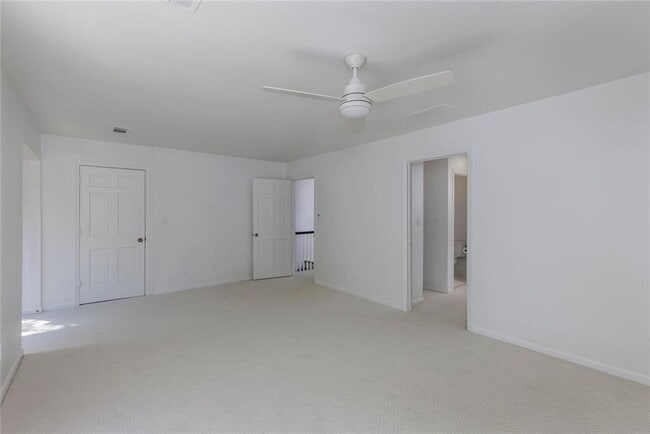 Building Photo - 49 Willow Glen NE