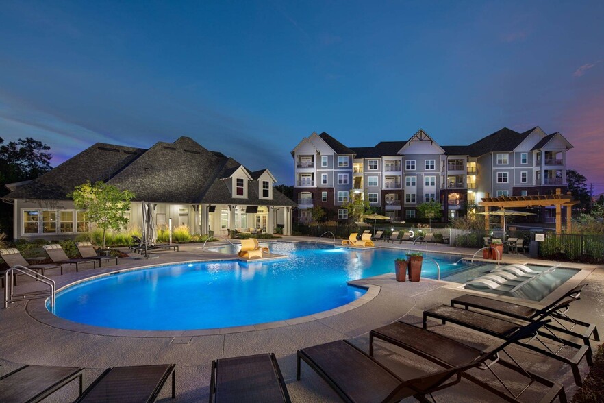 Resort-Style Saltwater Pool - Vestavia Reserve