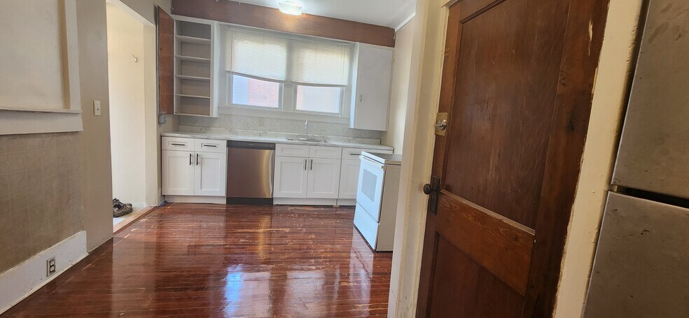 Building Photo - 414 Perrin St