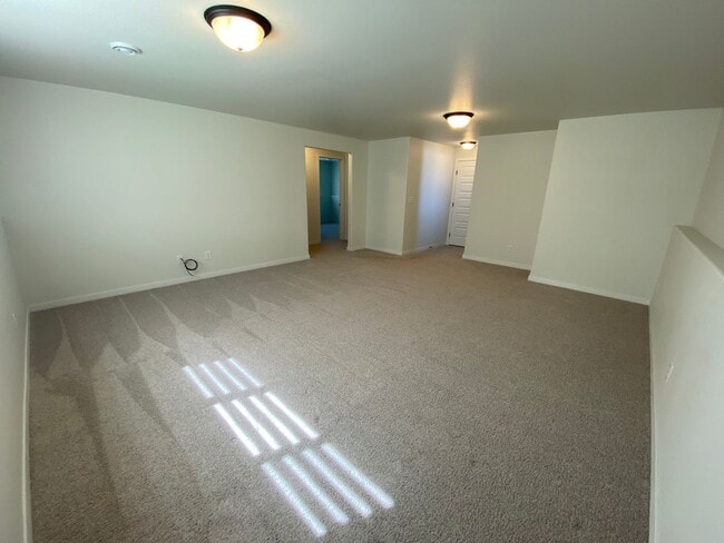 Building Photo - 3 bed, 2.5 bath South Fargo Home For Rent!