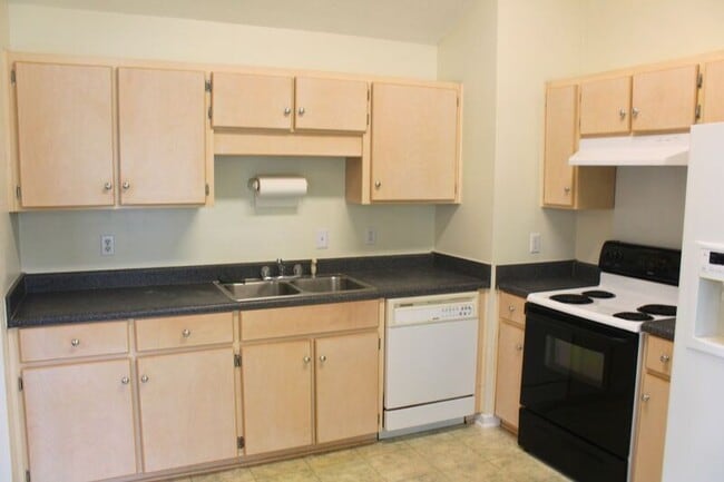 Building Photo - 132 Bluelake Blvd
