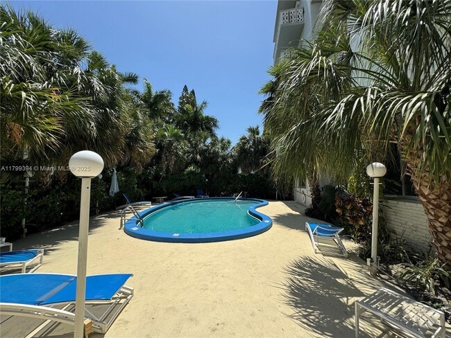 Building Photo - 9700 W Bay Harbor Dr