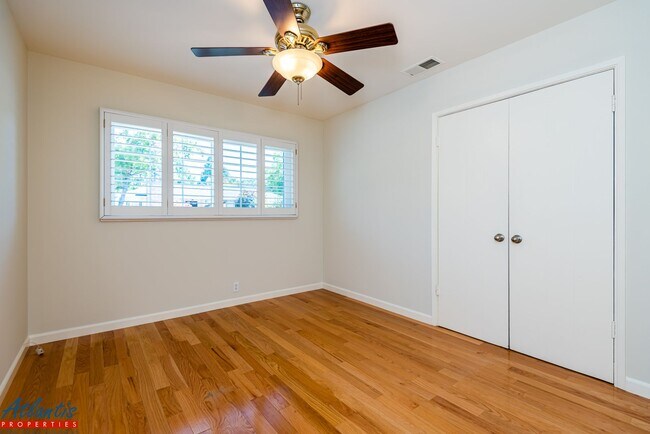 Building Photo - Gorgeous Home | Hardwood Flooring | A/C | Prime Location