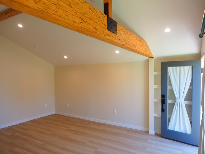 Building Photo - 5044 Loleta Ave