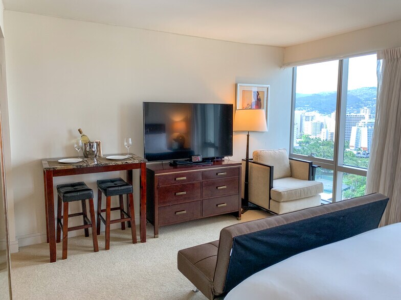 Building Photo - 223 Saratoga Rd