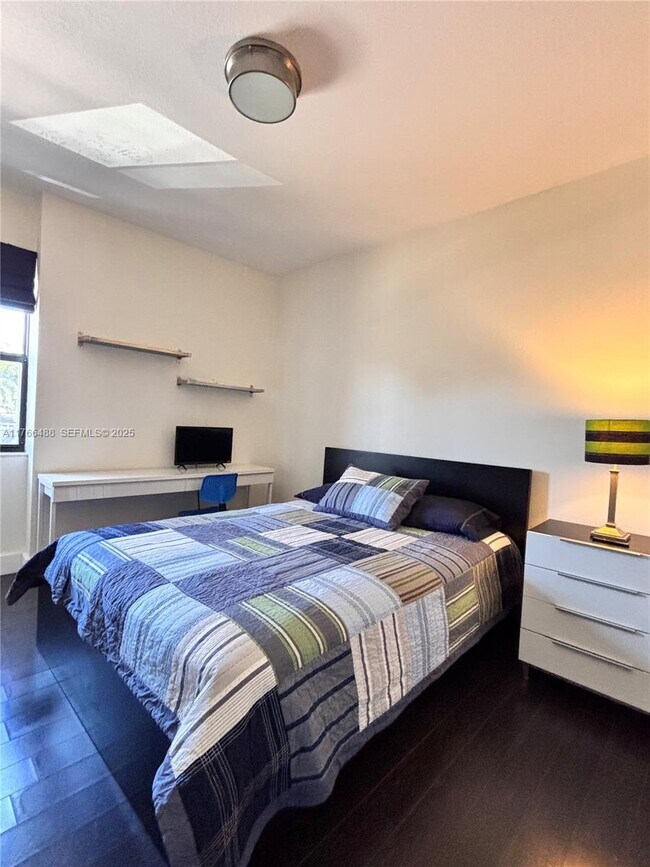 Building Photo - 8895 NW 99th Ct