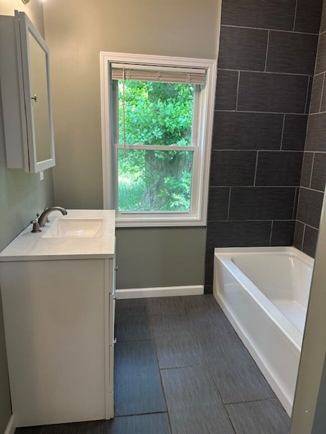 Building Photo - $250 OFF 1ST MONTH RENT! Charming 2-Bedroom Home in the Heart of Fairport Available Now