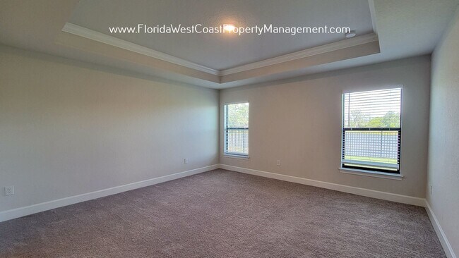 Building Photo - IMPRESSIVE  4 BED/3 BATH HOME WITH LARGE F...