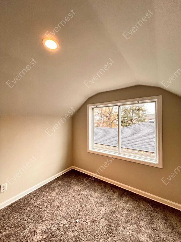 Building Photo - 11520 Maxwell Ave