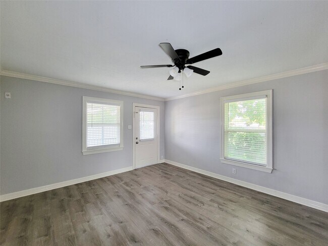 Building Photo - 2513 Kowis St