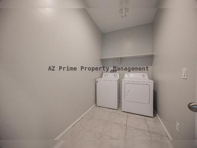 Building Photo - 43606 Juniper Ave