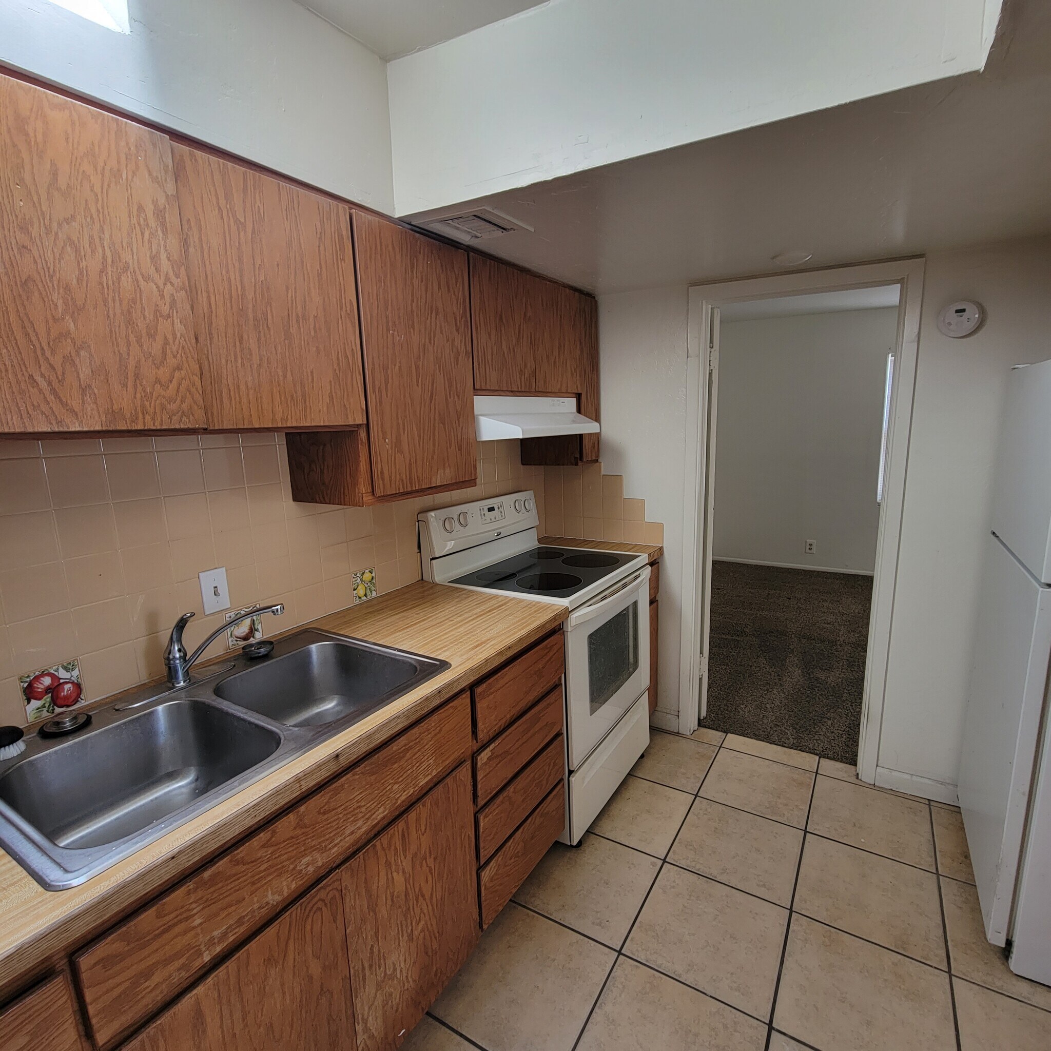 Kitchen - 15 E 2nd Ave