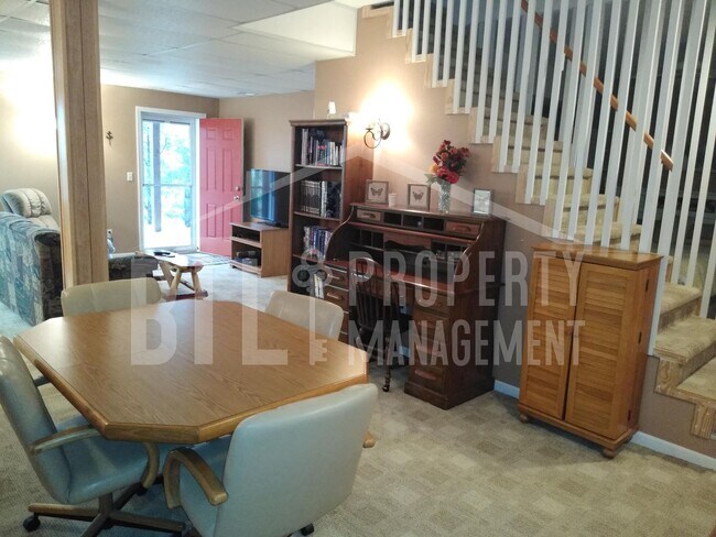 Building Photo - Fantastic Furnished 1 Bedroom Condo