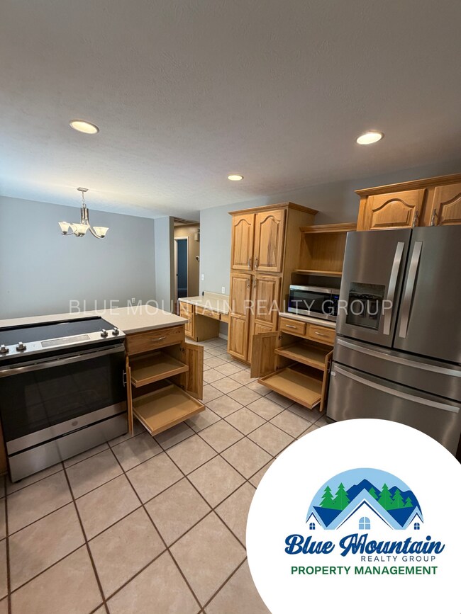 Building Photo - Canton - Easy commute to Asheville only 23 minutes