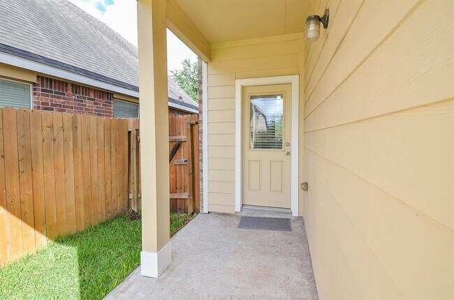 Building Photo - 5610 White Camelia Ct