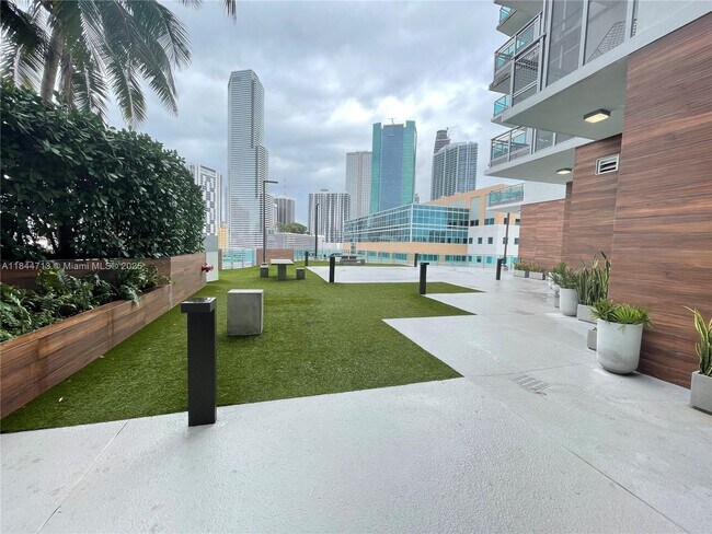 Building Photo - 350 S Miami Ave