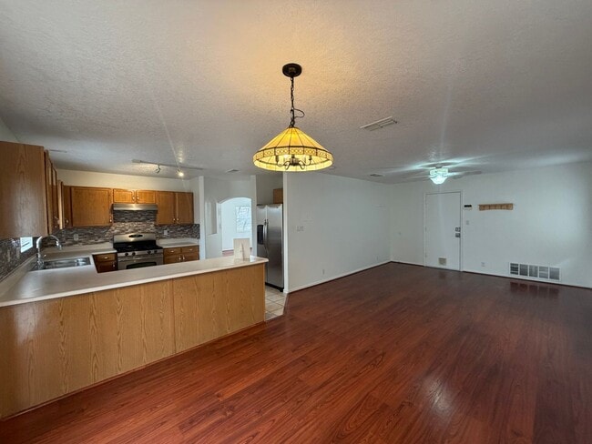 Building Photo - 3 Bedroom Home Near Unser Blvd NW & McMahon Blvd NW!