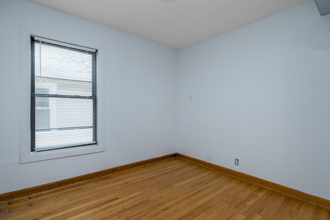 Building Photo - 3337 W Cullom Ave