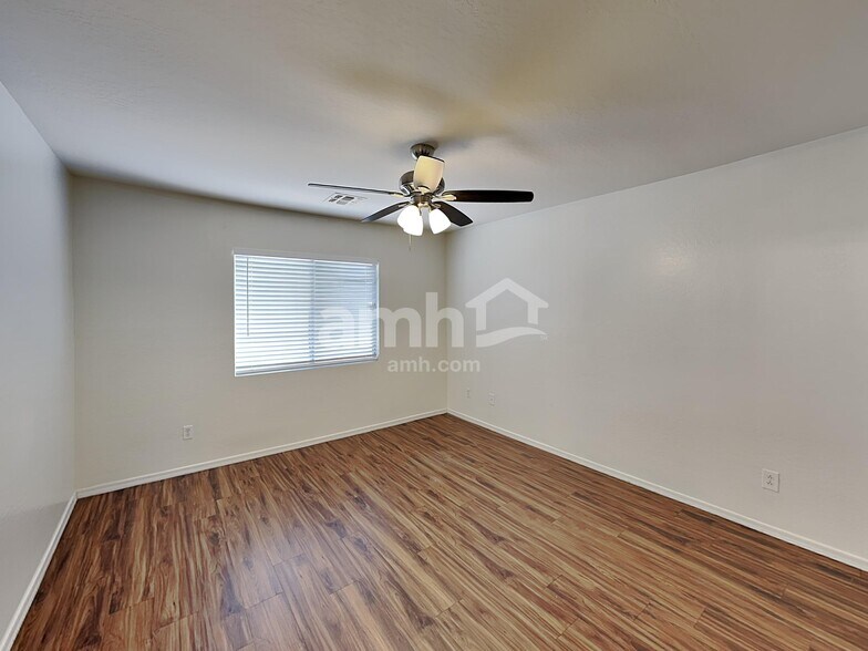 Building Photo - 12438 W Windrose Dr