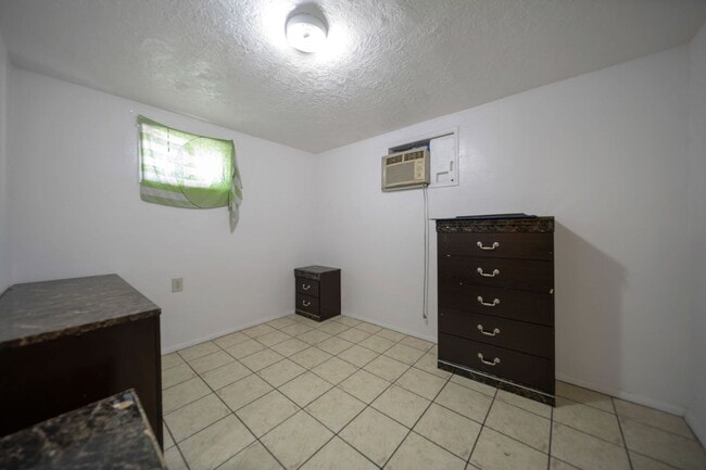 Building Photo - Remodeled Bungalow Style Home w/ Basement