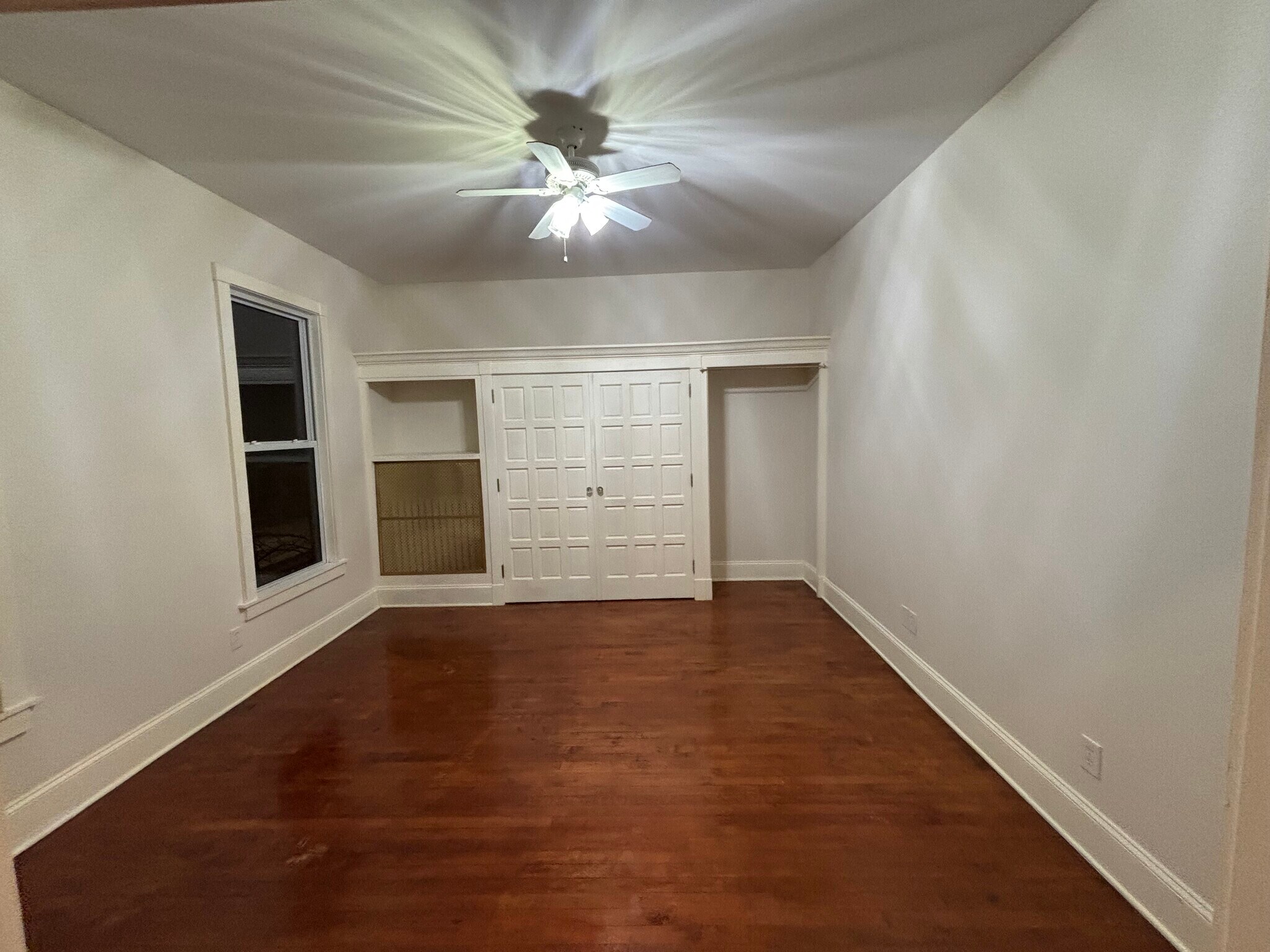 Building Photo - 941 W 7th St