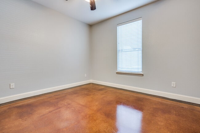 Building Photo - 2714 Merida Ave