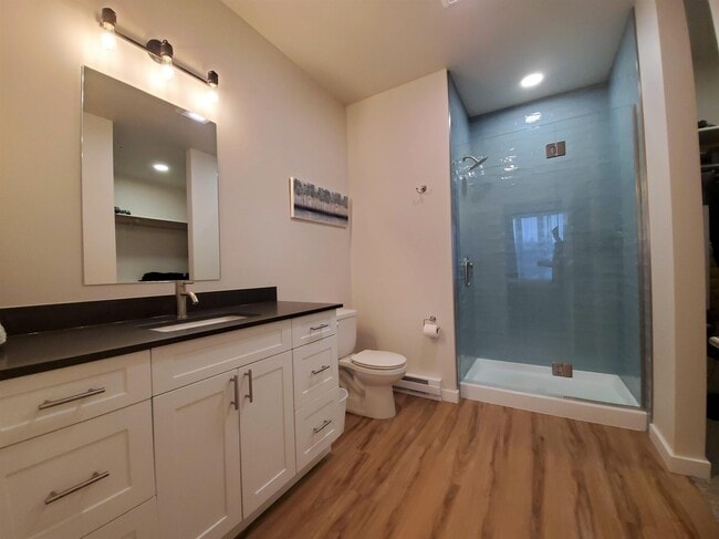 Building Photo - 2222B Willow Dr