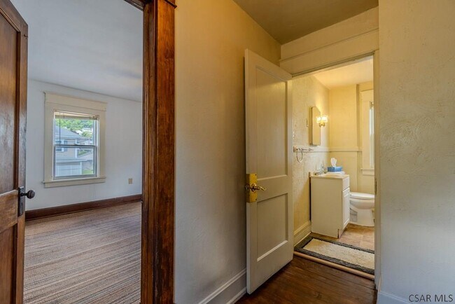 Building Photo - 222 Strayer St