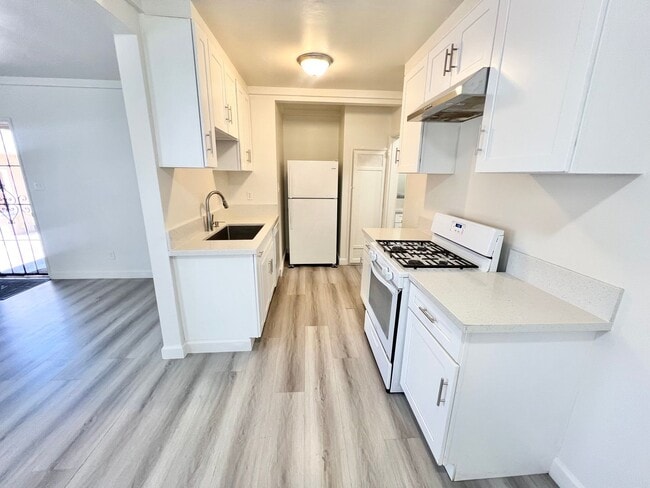 Building Photo - Charming Alamitos Beach 1-Bedroom Condo