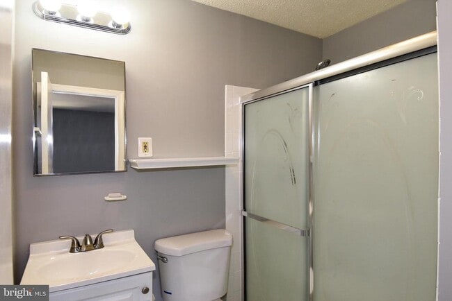 Building Photo - 14 Fenceline Dr