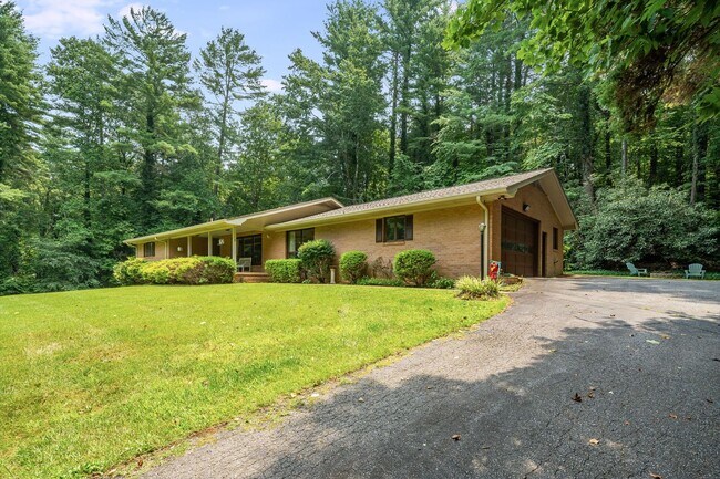 Building Photo - 102 Arbor Ln