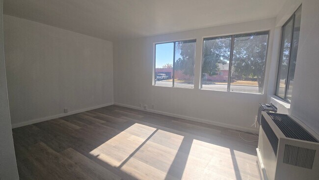Building Photo - updatd 2 BR apartment home.