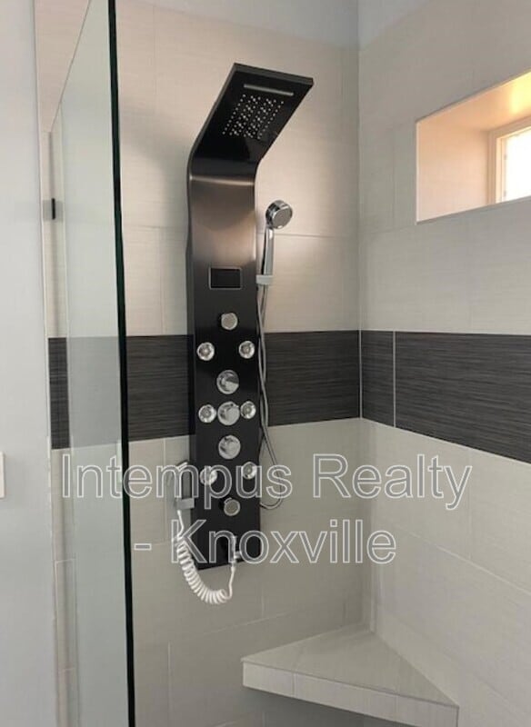 Building Photo - 2308 E 5th Ave