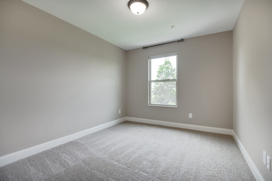 Building Photo - 104 Ambassador Private Cir