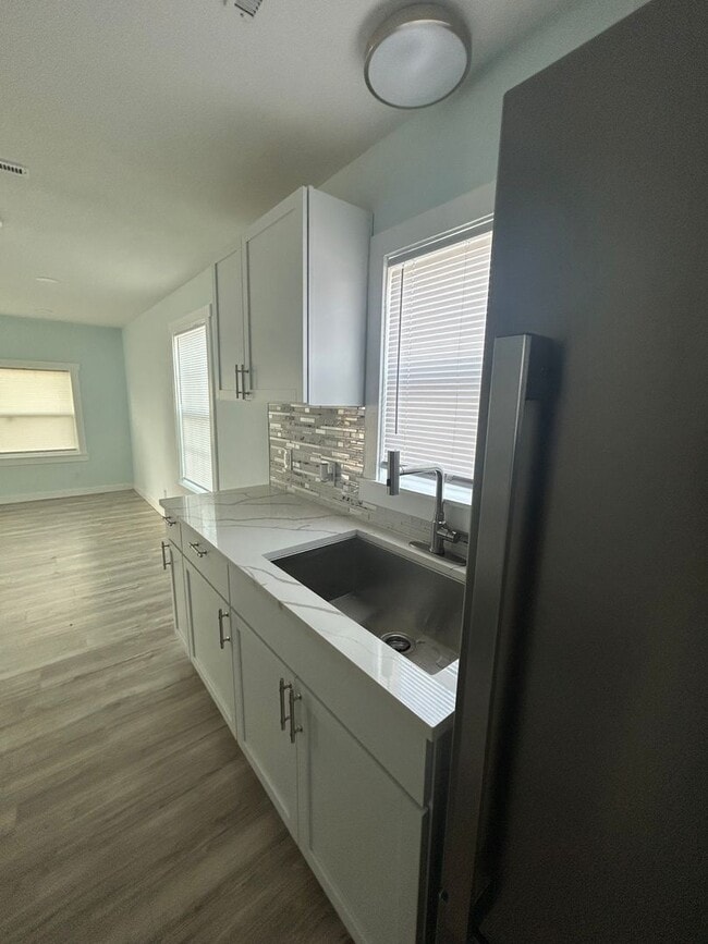 Building Photo - 2336 N Estelle Ave