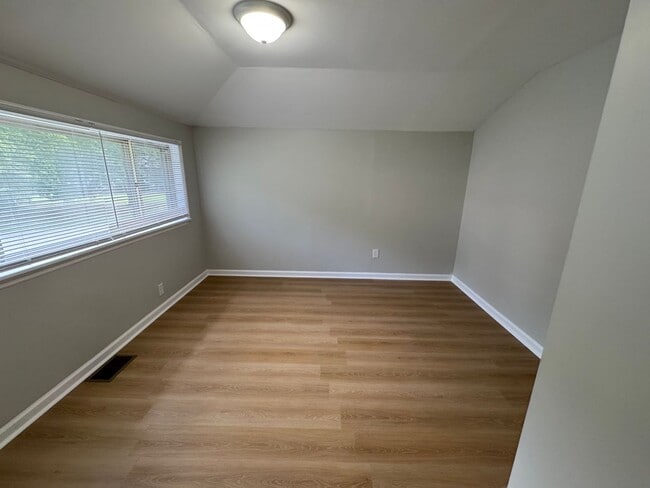 Building Photo - 1728 Dogwood Dr