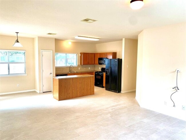Building Photo - 6222 Settlers Lake Cir E