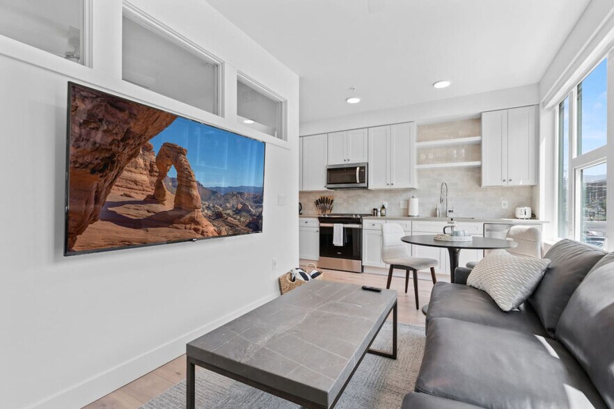 Building Photo - 320 N 490 W