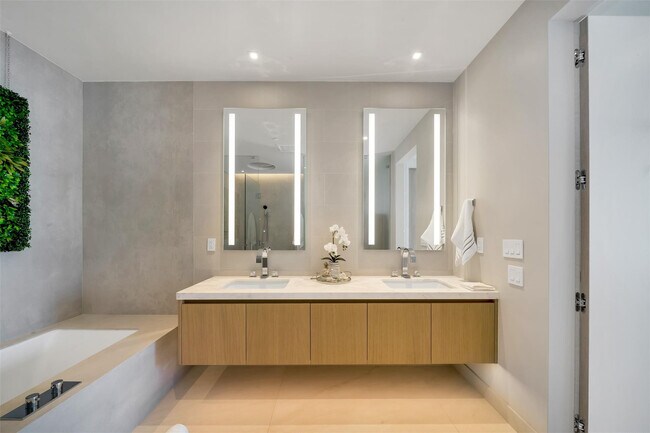 Building Photo - 2311 SE 17th St